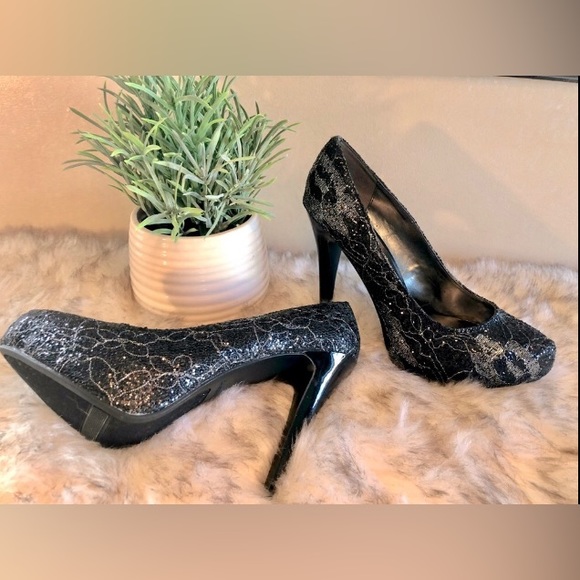 Carlos Santana Lace & Glitter Stilettos, Size 8 - Picture 7 of 7